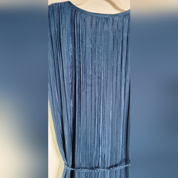 Sincerely Jules - Belted Pleated Maxi Dress - Teal Blue - Size SMALL - Picture 5 of 12